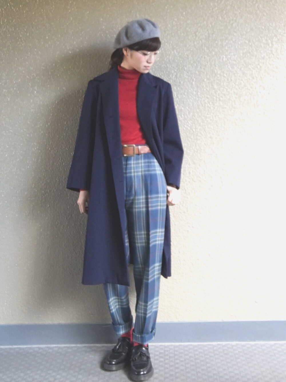 「パンツスタイル、used、UNIQLO、ユニクロ、タートルネック、コート、Dr.Martens、ローファー」｜「UNIQLOのアイテム（ニット/セーター、レッド系）」を使った、みかりんさん（レディース・159cm）の冬コーディネートの1枚目の写真