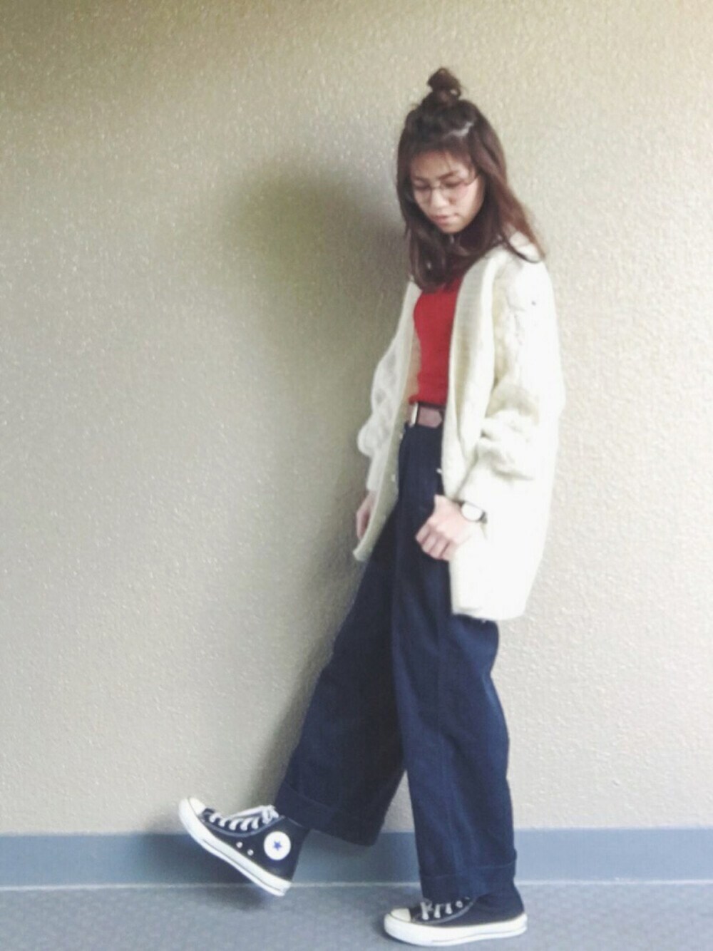「ユニクロ、コーデュロイパンツ、converse、古着、used」｜「UNIQLOのアイテム（その他トップス、レッド系）」を使った、みかりんさん（レディース・159cm）の春コーディネートの1枚目の写真