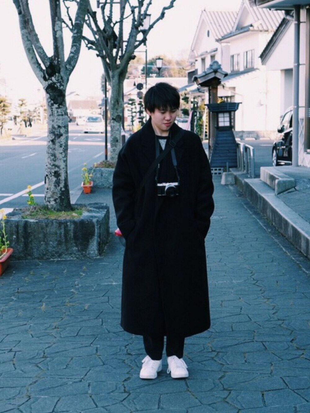 「black、ブラック」｜「Fujiのアイテム（カメラ/カメラグッズ、シルバー系）」を使った、Net Baipowongseさん（メンズ・165cm）の春コーディネートの1枚目の写真