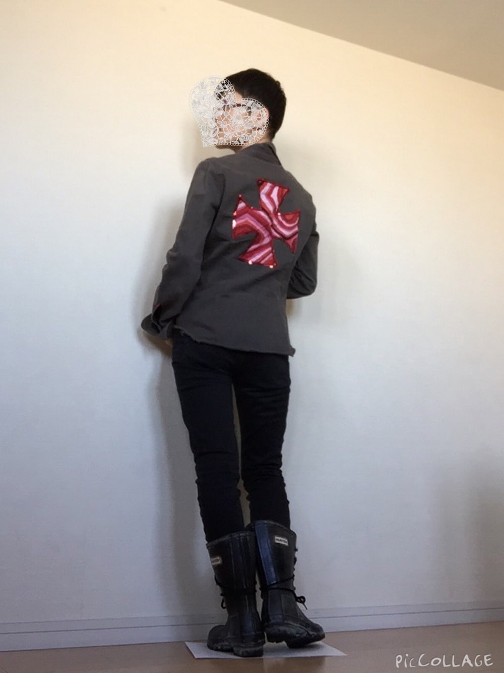 「ミリタリー、レインブーツ、スリムパンツ」｜「UNIQLOのアイテム（その他パンツ、ブラック系）」を使った、マイケルさん（レディース・155cm）の冬コーディネートの1枚目の写真