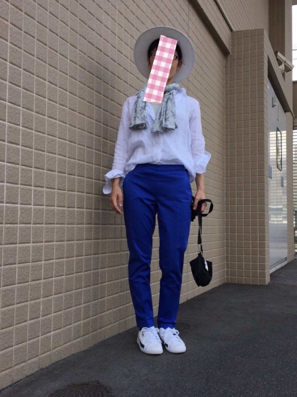 「プーマ、中折れハット、青、ラフ」｜「UNIQLOのアイテム（その他パンツ、ブルー系）」を使った、マイケルさん（レディース・155cm）の夏コーディネートの1枚目の写真