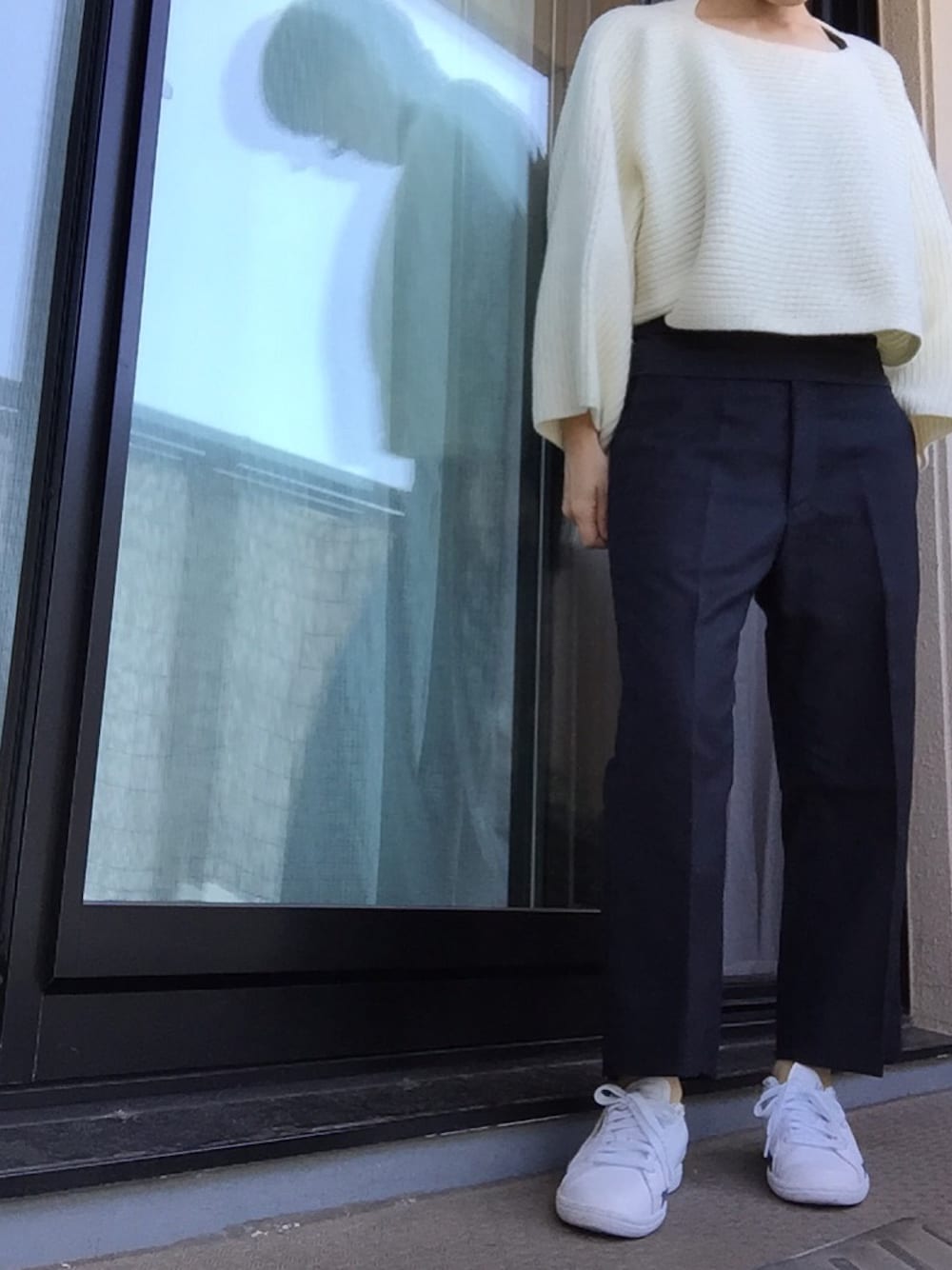 「ﾙﾒｰﾙ、ワイドパンツ、UNIQLO、ユニクロ、ラフ、秋のコーデ」｜「Ray BEAMSのアイテム（その他パンツ、ブラック系）」を使った、マイケルさん（レディース・155cm）の秋コーディネートの1枚目の写真