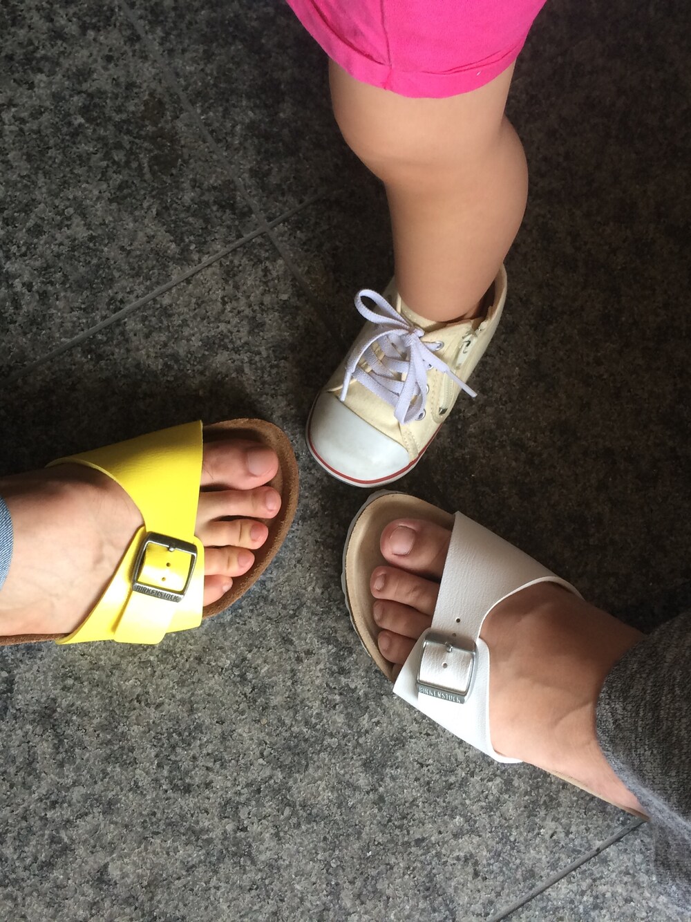 「家族、シューズ、休日スタイル、お出かけ」｜「BIRKENSTOCKのアイテム（サンダル、ホワイト系）」を使った、★DERA★さん（キッズ・80cm）の夏コーディネートの1枚目の写真