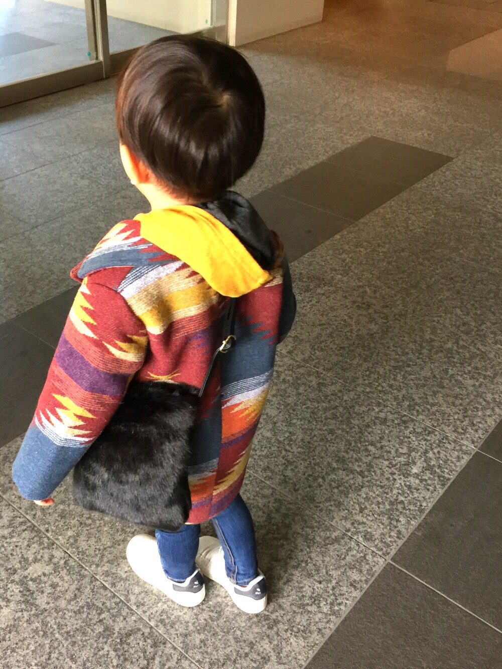 「kids、男の子、冬コーデ、キッズコーデ、コート、スキニーデニム」｜「adidasのベビー キッズ アディダス スタンスミス スリッポン adidas STAN SMITH 360 I S75223（スリッポン、ホワイト系）」を使った、★DERA★さん（キッズ・80cm）の秋コーディネートの1枚目の写真