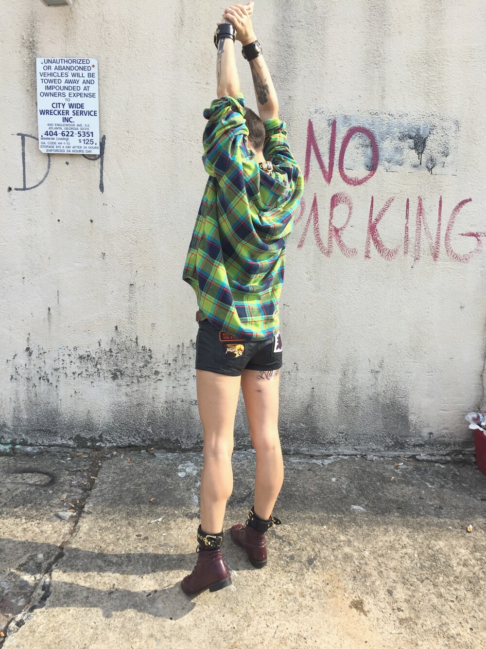 「shorts_wmag、grunge、leather、flannel、neon、plaid、MOTO、bondagefashion」｜「GAPのアイテム（シャツ/ブラウス、その他）」を使った、kinyobiさん（レディース・175cm）の夏コーディネートの1枚目の写真