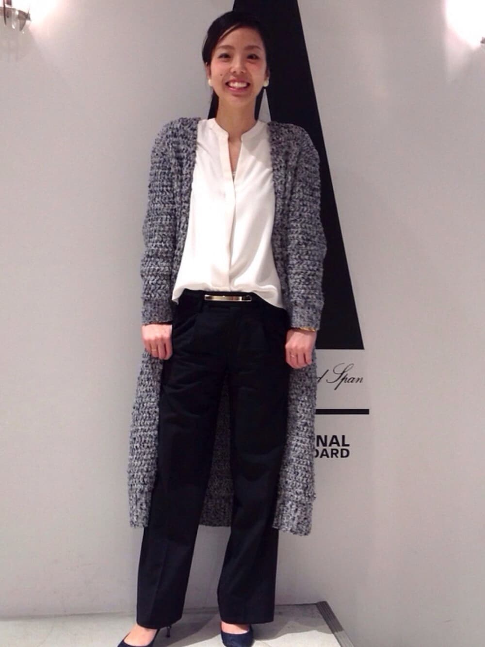「オトナカジュアル、simplicite、BCSTOCK、代官山、コーディガン」｜「Simpliciteのアイテム（シャツ/ブラウス、ホワイト系）」を使った、shokoさん（レディース・163cm）の冬コーディネートの1枚目の写真