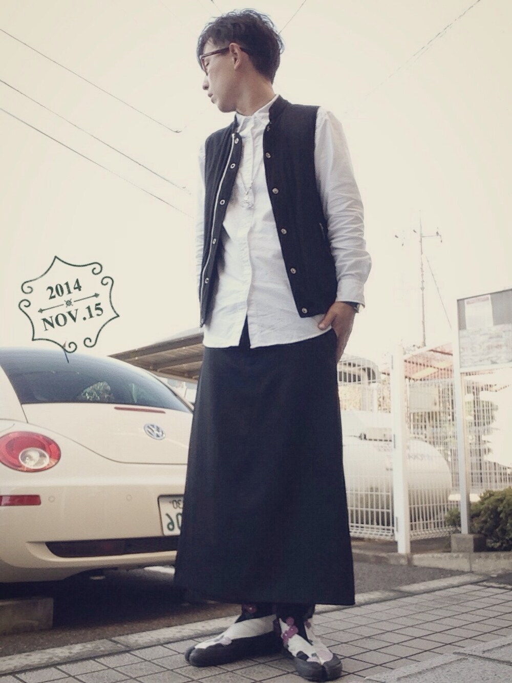 「GANRYU(GANRYU)、N.HOOLYWOOD、足袋、Vivienne Westwood、男のスカートSTYLE、美容室、SOU・SOU」｜「N.HOOLYWOODのアイテム（ベスト、ブラック系）」を使った、ゆうすけさん（メンズ・176cm）の秋コーディネートの1枚目の写真
