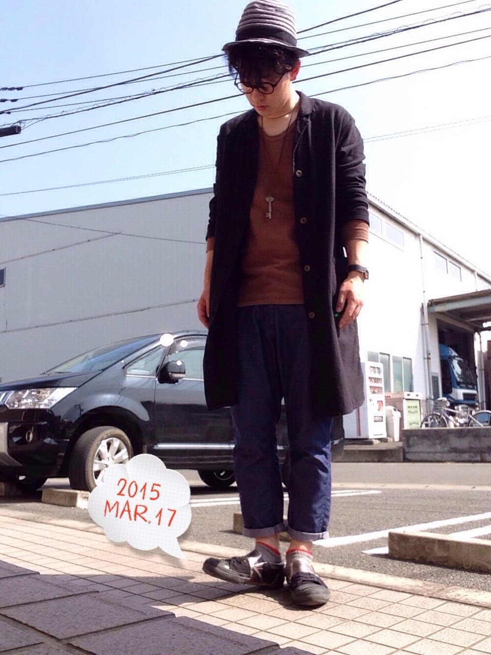 「黒縁メガネ、リラックスパンツ、ロングカーディガン、MIHARAYASUHIRO、FREAK’Ｓ STORE、BEAMS、HEART MARKET、カラーパンツ」｜「BEAMSのアイテム（ハット、その他）」を使った、ゆうすけさん（メンズ・176cm）の春コーディネートの1枚目の写真