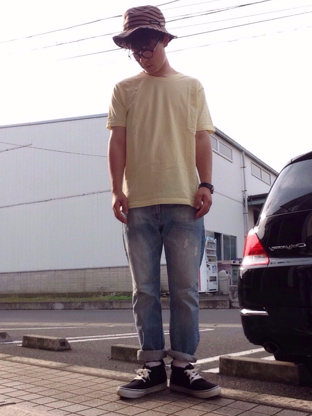 「ぐでフェス(告知)、LOWRYS FARM、BEAMS、VANS、Colombia 、FREAK’Ｓ STORE、アメカジフェス～夏の陣～」｜「LOWRYS FARMのアイテム（デニムパンツ、ブルー系）」を使った、ゆうすけさん（メンズ・176cm）の春コーディネートの1枚目の写真