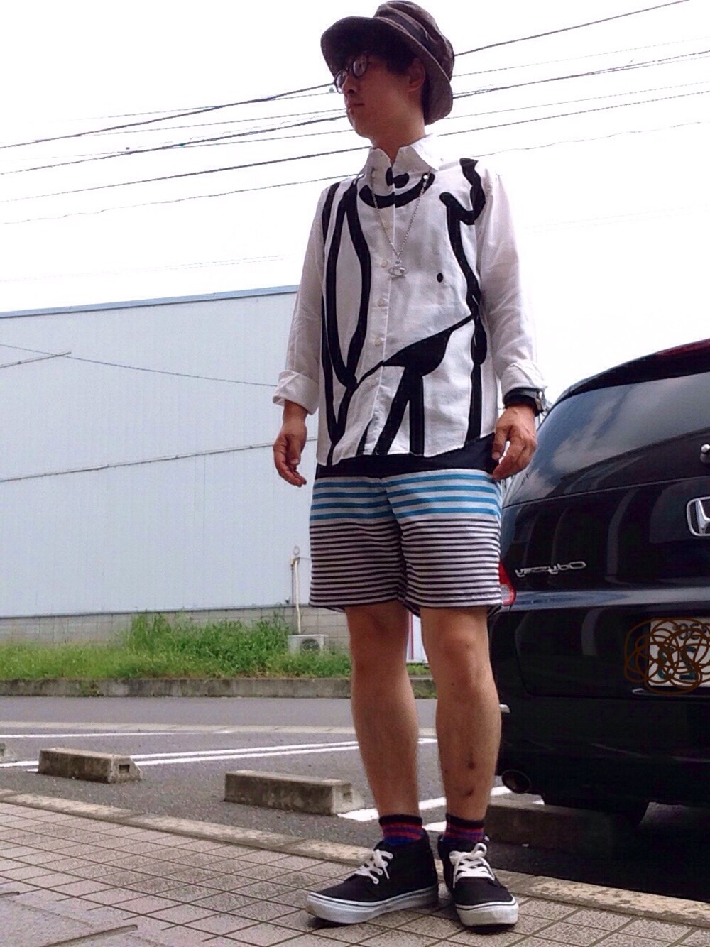 「ショーツ、夏コーデ、BEAMS、ハット、メガネ男子、Vivienne Westwood、VANS、SOPHNET.」｜「VANSのCHUKKA/VANS
（スニーカー、ブラック系）」を使った、ゆうすけさん（メンズ・176cm）の夏コーディネートの1枚目の写真