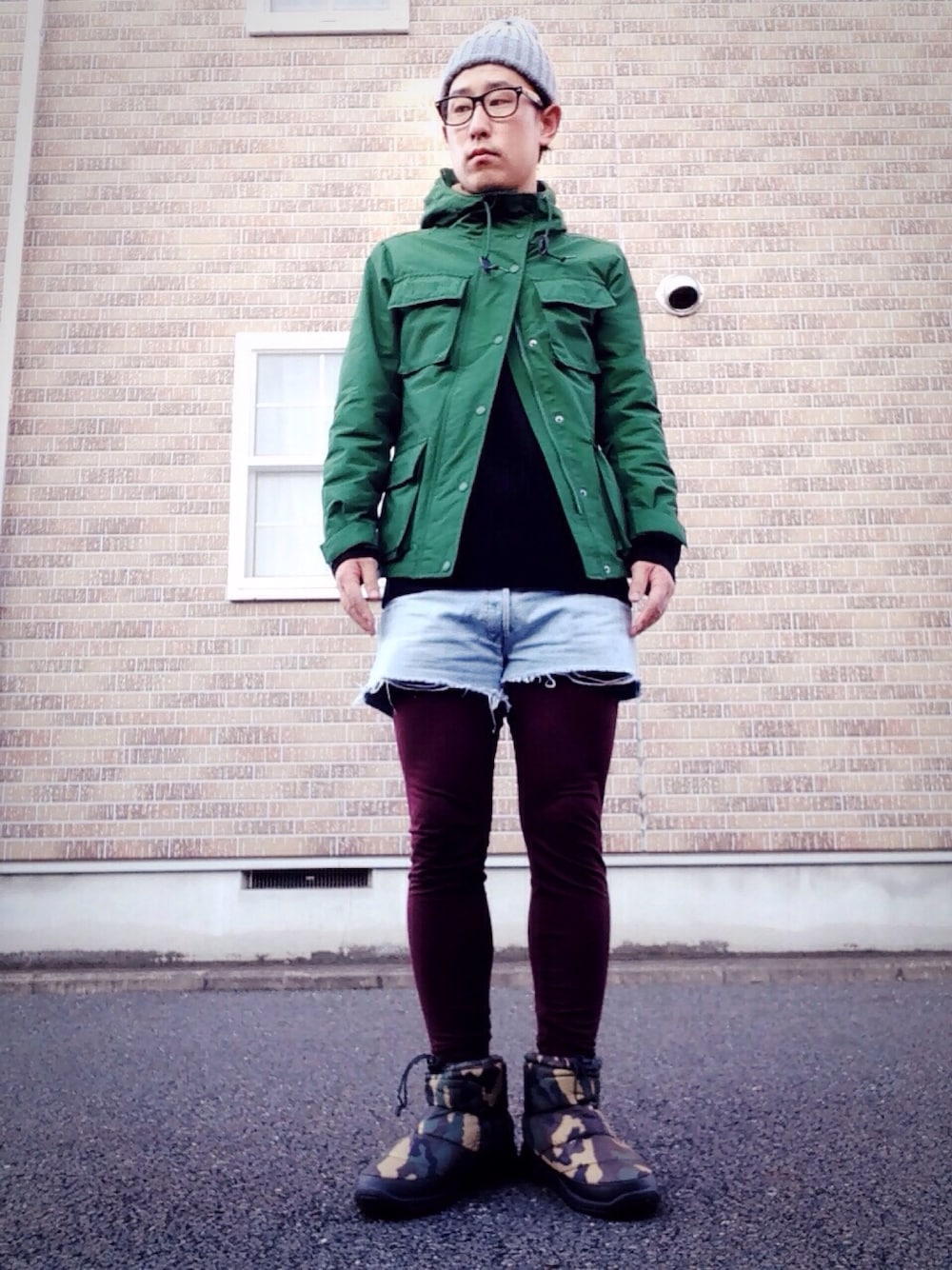 「ヌプシブーティ、カモフラ、マウンテンパーカー、UNIQLO、WEGO、ニットキャップ、L.H.P、メガネ男子、ショートパンツ、ボルドー」｜「THE NORTH FACEのザ・ノース・フェイス　ユニセックスウィンターショートブーティ　/　ヌプシブーティーウォータープルーフ4ショート（ブーティ、その他）」を使った、ゆうすけさん（メンズ・176cm）の冬コーディネートの1枚目の写真