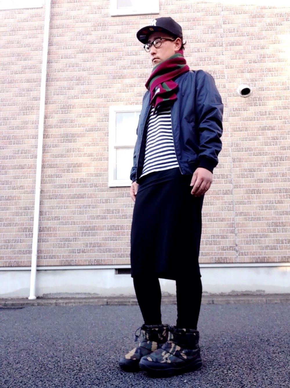 「MA-1、ペンシルスカート、UNIQLO、ボーダー、PLAY comme des garcons、ノースフェイス、ヌプシ」｜「THE NORTH FACEのザ・ノース・フェイス　ユニセックスウィンターショートブーティ　/　ヌプシブーティーウォータープルーフ4ショート（ブーティ、その他）」を使った、ゆうすけさん（メンズ・176cm）の冬コーディネートの1枚目の写真