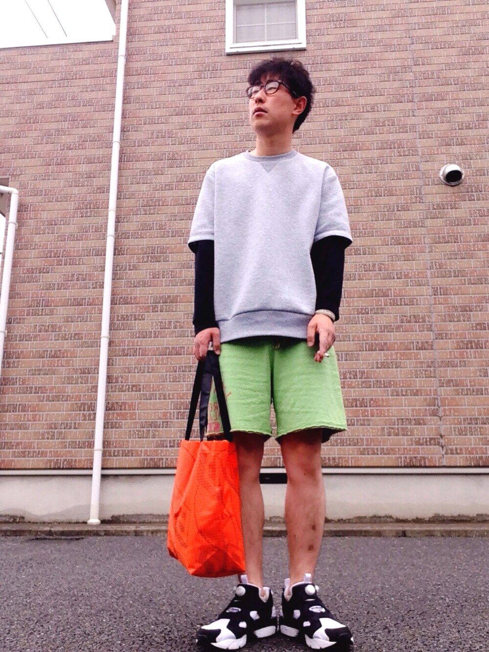 「カジュアル、HEART MARKET、F.C.Real Bristol、ショートパンツ、UNIQLO、reebok、ポンプフューリー」｜「ReebokのREEBOK/ リーボック: INSTAPUMP FURY OG / スニーカー（スニーカー、ブラック系）」を使った、ゆうすけさん（メンズ・176cm）の春コーディネートの1枚目の写真