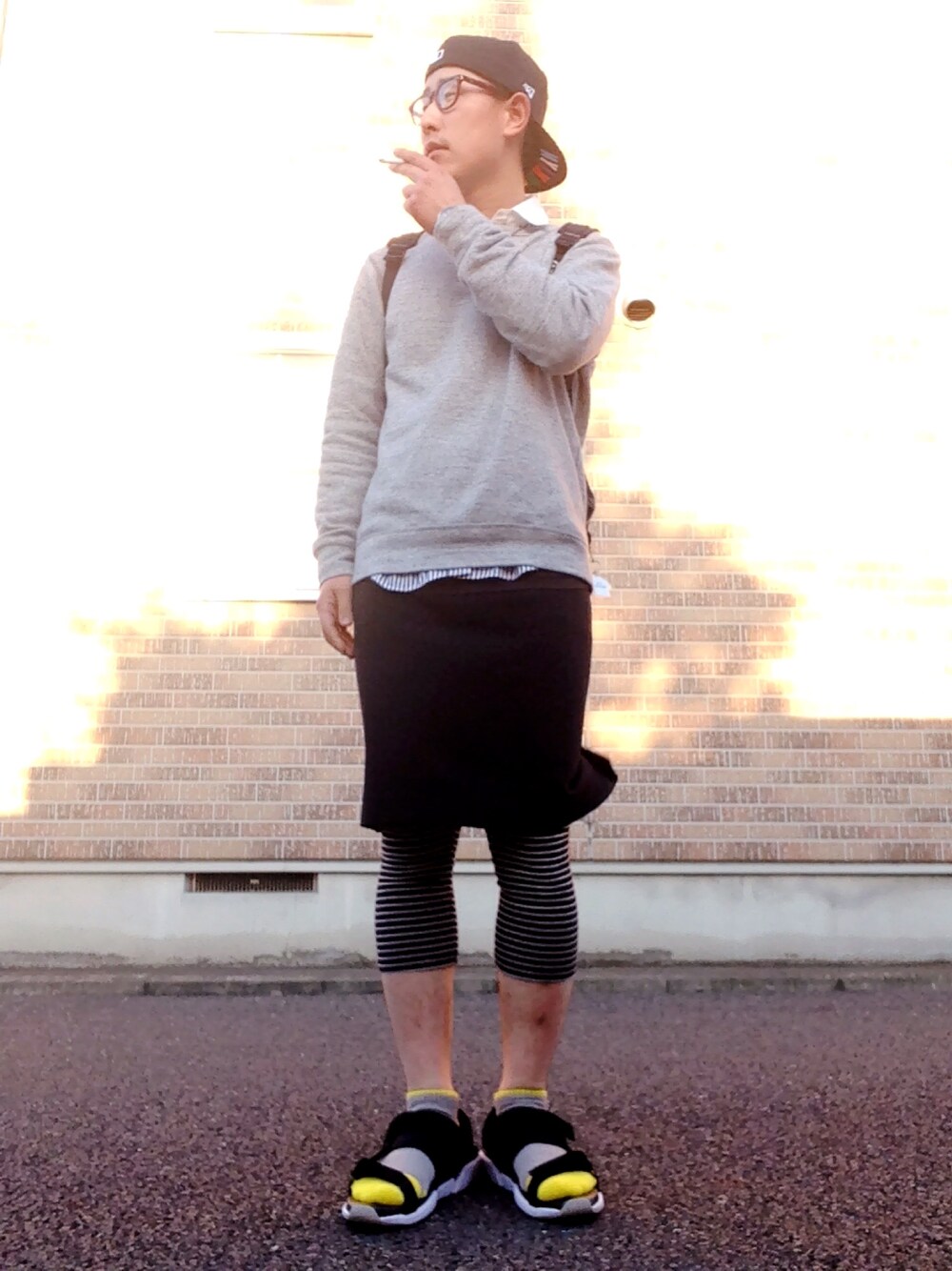 「春コーデ、ペンシルスカート、ORPHIC、PORTER、NEW ERA、ストライプシャツ」｜「ORPHICのORPHIC × SUB-AGE. ORP-SUB-AGE-01（サンダル、ブラック系）」を使った、ゆうすけさん（メンズ・176cm）の春コーディネートの1枚目の写真