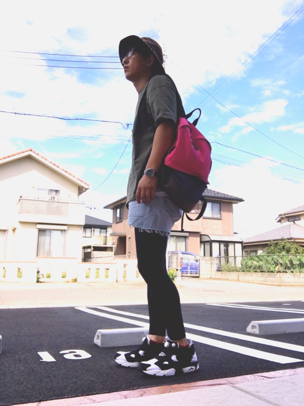 「シンプル、UNIQLO、Levi's、ポンプフューリー、リュック、Columbia、レギンス」｜「ReebokのREEBOK/ リーボック: INSTAPUMP FURY OG / スニーカー（スニーカー、ブラック系）」を使った、ゆうすけさん（メンズ・176cm）の秋コーディネートの1枚目の写真
