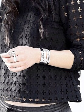 「アイテム（バングル/リストバンド）」を使った、ARTELIERbyCristinaRamellaさん（レディース・153cm）の冬コーディネート