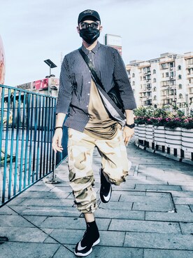 「ROARINGWILDのアイテム（パンツ）」を使った、LEXさん（メンズ・185cm）の春コーディネート