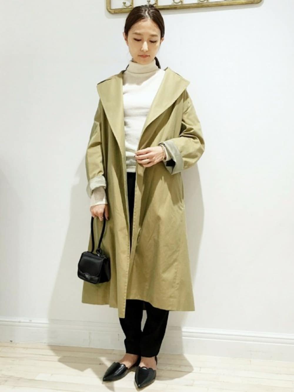 「edit for lulu、EDIT.FOR LULU、エディットフォールル(EDIT. FOR LULU)」｜「AURALEEのAURALEE シャンブレーラップコート◆（その他アウター、ベージュ系）」を使った、Yuriさん（レディース・156cm）の秋コーディネートの1枚目の写真