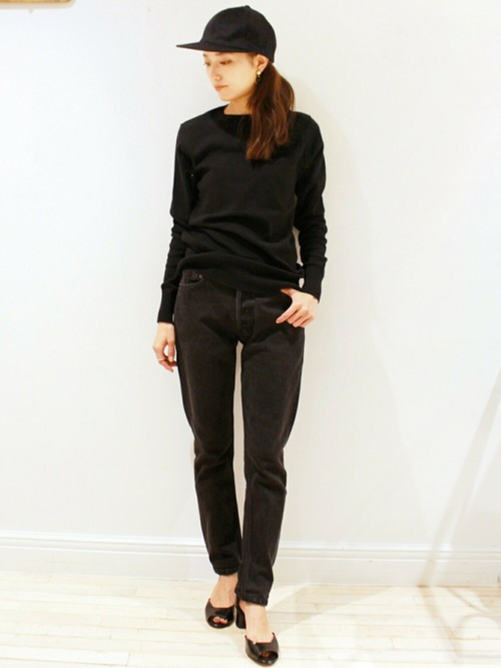 「edit for lulu、EDIT.FOR LULU、エディットフォールル(EDIT. FOR LULU)」｜「LetroyesのLETROYES スウェットクルーネックプルオーバー◆（ニット/セーター、ブラック系）」を使った、Yuriさん（レディース・156cm）の秋コーディネートの1枚目の写真
