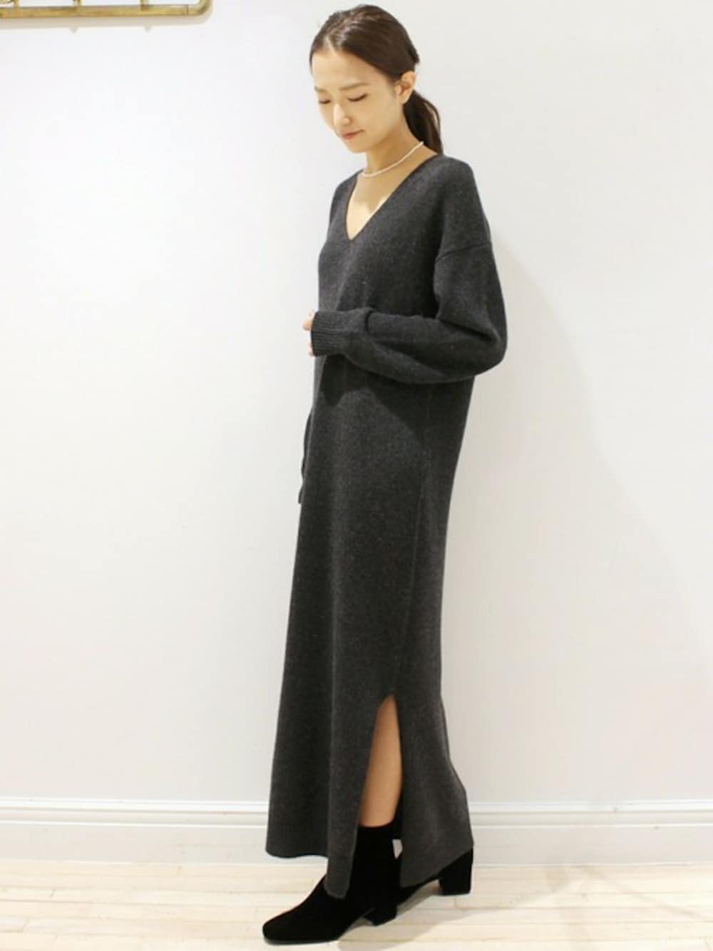 「ワンピース、edit for lulu、EDIT.FOR LULU、エディットフォールル(EDIT. FOR LULU)」｜「EDIT. FOR LULUの5G カシミヤワンピース◆（ワンピース、グレー系）」を使った、Yuriさん（レディース・156cm）の秋コーディネートの1枚目の写真
