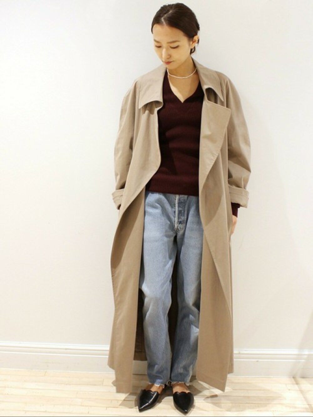 「トレンチコート、edit for lulu、EDIT.FOR LULU、JEAN PAUL KNOTT、エディットフォールル(EDIT. FOR LULU)」｜「JEAN-PAUL KNOTTのJEAN PAUL KNOTT  サテンコットンレザーベルト付きトレンチ◆（トレンチコート、ベージュ系）」を使った、Yuriさん（レディース・156cm）の秋コーディネートの1枚目の写真