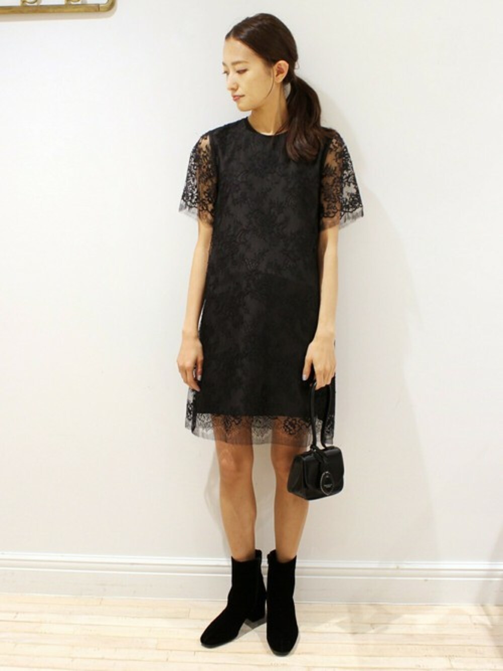 「ワンピース、結婚式、ドレス、edit for lulu、EDIT.FOR LULU、エディットフォールル(EDIT. FOR LULU)、お出掛けコーデ」｜「EDIT. FOR LULUのAVERY ROW ボタニカルパターンリーフレースドレス◆（ワンピース、ブラック系）」を使った、Yuriさん（レディース・156cm）の秋コーディネートの1枚目の写真