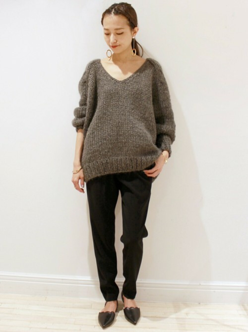「edit for lulu、EDIT.FOR LULU、エディットフォールル(EDIT. FOR LULU)」｜「Mes Demoiselles...のMES DEMOISELLES Vネックオーバーサイズプルオーバー◆（ニット/セーター、グレー系）」を使った、Yuriさん（レディース・156cm）の秋コーディネートの1枚目の写真