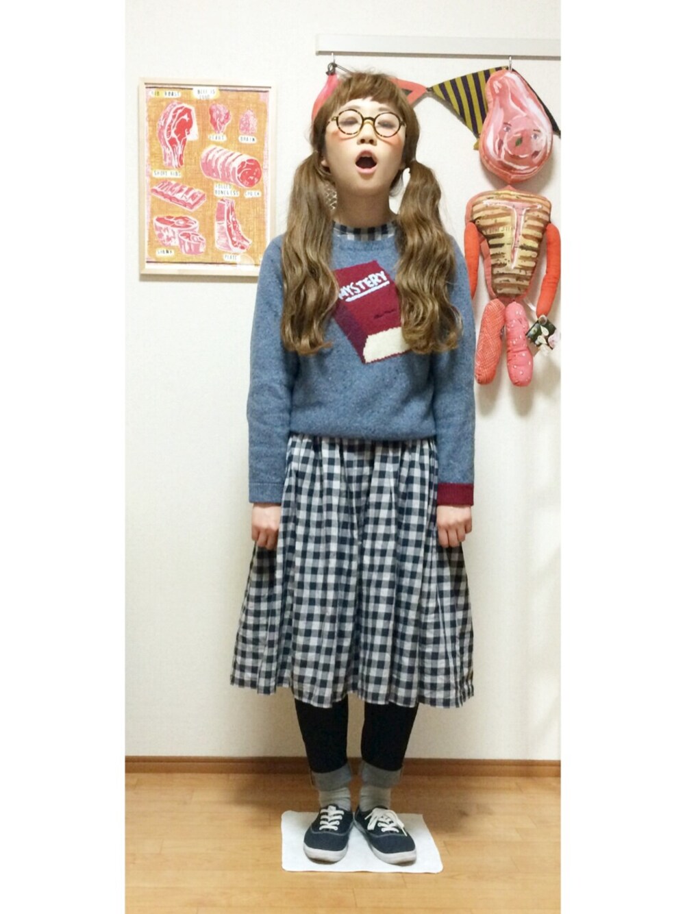 「青ニット、ワンピース、ワンピース×スニーカー、丸メガネ、靴下屋、I am I」｜「I am I in fact...のネップラム        BOOKｸﾙｰプルオーバー（ニット/セーター、ブルー系）」を使った、Mayaさん（レディース・152cm）の冬コーディネートの1枚目の写真