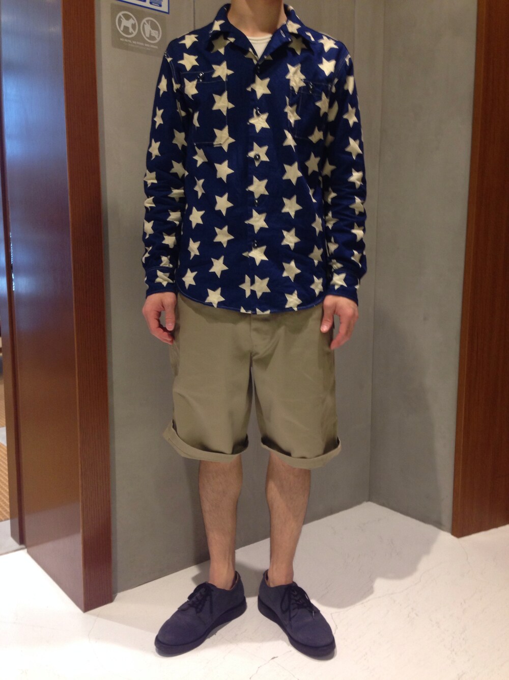 「BEAMSのSanca /  INDIGO PRINT WORK SHIRTS（シャツ/ブラウス、ブルー系）」を使った、kyuukonMANさん（メンズ・181cm）の春コーディネートの1枚目の写真
