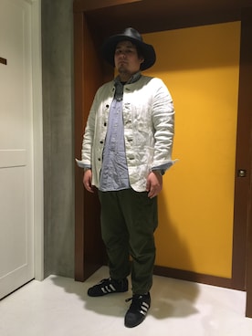 「ノーカラー」｜「アイテム（カバーオール）」を使った、kyuukonMANさん（メンズ・181cm）の春コーディネート