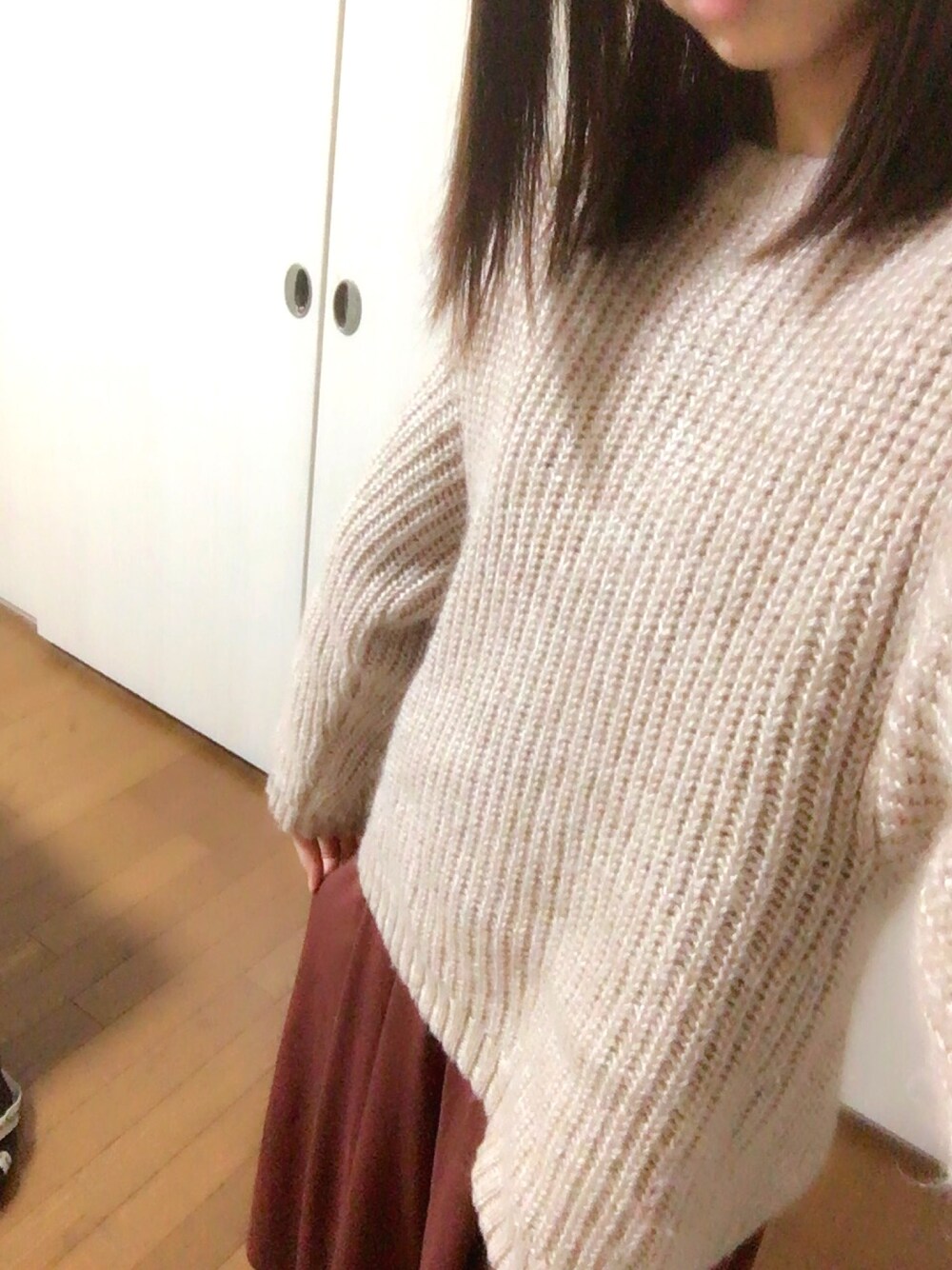 「前髪ぱっつん、ラフスタイル」｜「UNIQLOのアイテム（ニット/セーター、ベージュ系）」を使った、かりんさん（レディース・167cm）の秋コーディネートの1枚目の写真
