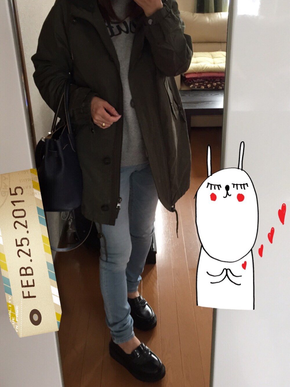 「デニム、モッズコート、ライトブルー、ローファー、スエット」｜「AZUL by moussyのアイテム（スウェット、グレー系）」を使った、朱南**さん（レディース・156cm）の冬コーディネートの1枚目の写真