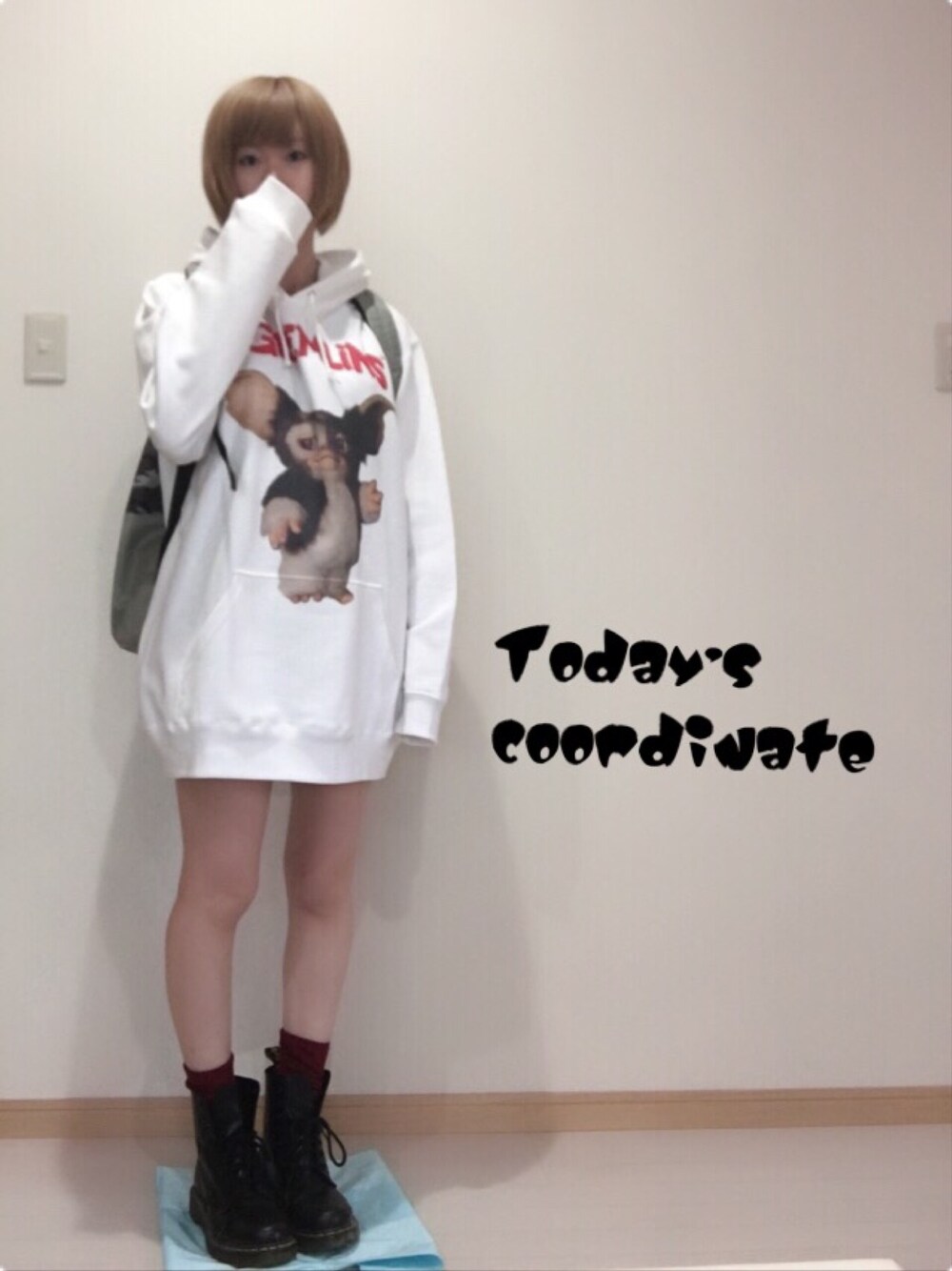 「オーバーサイズ、ギズモ、パーカー、カジュアルコーデ、ゆるコーデ」｜「MILKBOYのGIZMO HOODIES（パーカー、ホワイト系）」を使った、ringoさん（レディース・158cm）の秋コーディネートの1枚目の写真