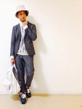 「ストライプニット」｜「アイテム（スラックス）」を使った、KURE.さん（メンズ・174cm）の春コーディネート