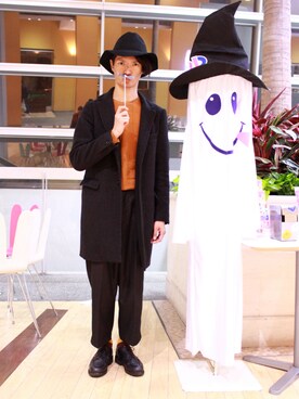 「カラーソックス」｜「アイテム（チェスターコート）」を使った、KURE.さん（メンズ・174cm）の秋コーディネート