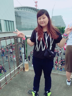 「ONE OK ROCKのアイテム（Tシャツ/カットソー、ブラック系）」を使った、Eri Otaさん（レディース・158cm）の秋コーディネート