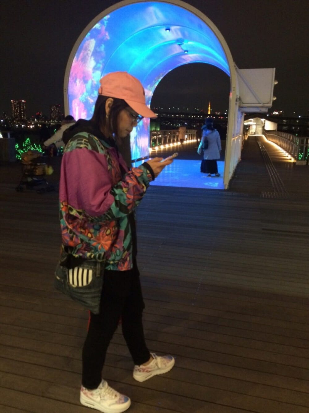 「NIKE、JOYRICH、ZARA、Levi's、RAYBAN、イルミネーション、清水翔太、DAMAGE、ヴィンテージ、ハンドメイド」｜「NIKEのアイテム（スニーカー、ホワイト系）」を使った、JUNKOさん（レディース・164cm）の冬コーディネートの1枚目の写真