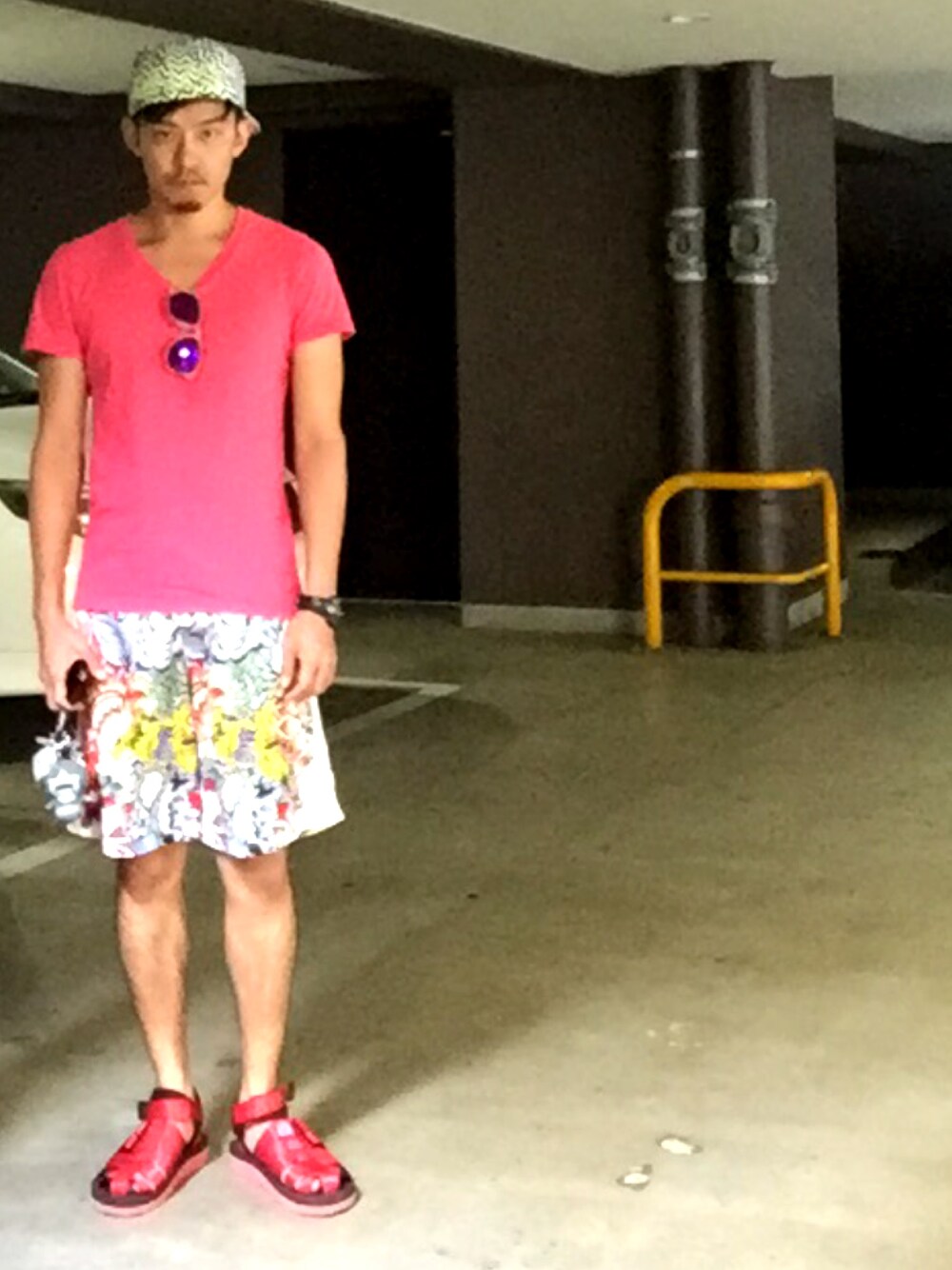 「summer、夏、水着、海、派手、夏コーデ、ラクチンコーデ」｜「KENZOのKENZO X NEW ERA Round 10（キャップ、ホワイト系）」を使った、Simon Keyさん（メンズ・169cm）の夏コーディネートの1枚目の写真