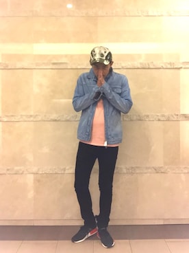 「オフホワイト」｜「アイテム（デニムジャケット）」を使った、Simon Keyさん（メンズ・169cm）の秋コーディネート
