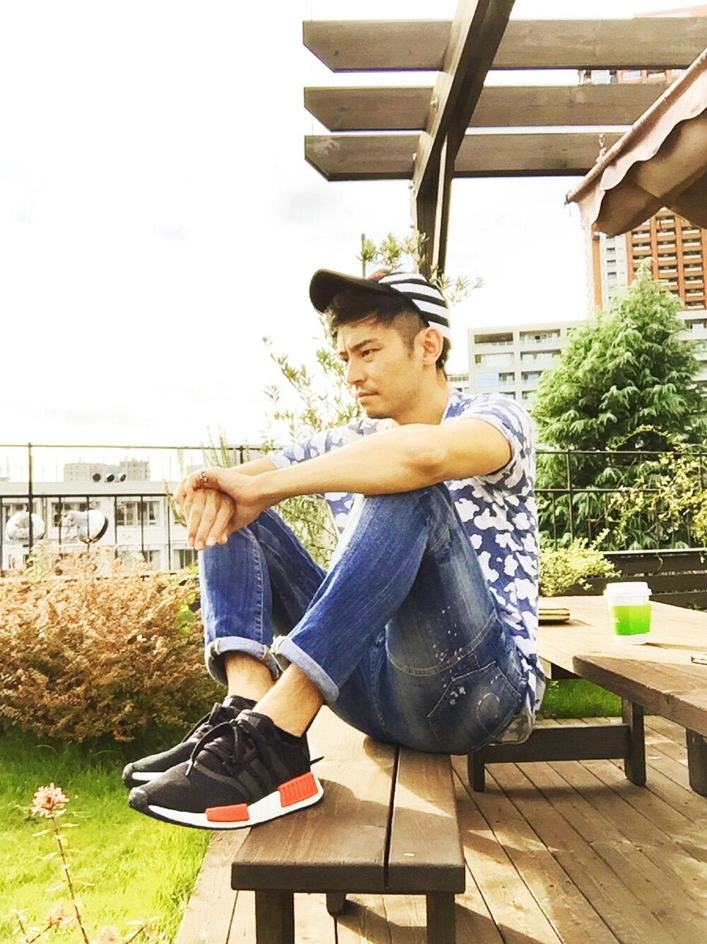 「tidybiker、DSQUARED2、off white、NMD、白洋舎、雲柄」｜「off whiteのアイテム（キャップ、ブラック系）」を使った、Simon Keyさん（メンズ・169cm）の秋コーディネートの1枚目の写真
