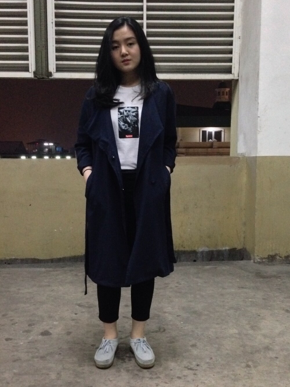 「streetstyle、ootd、streetsnap、H&M、UNIQLO、supreme」｜「H&Mのアイテム（トレンチコート、ブルー系）」を使った、michikowungkanaさん（レディース・160cm）の夏コーディネートの1枚目の写真