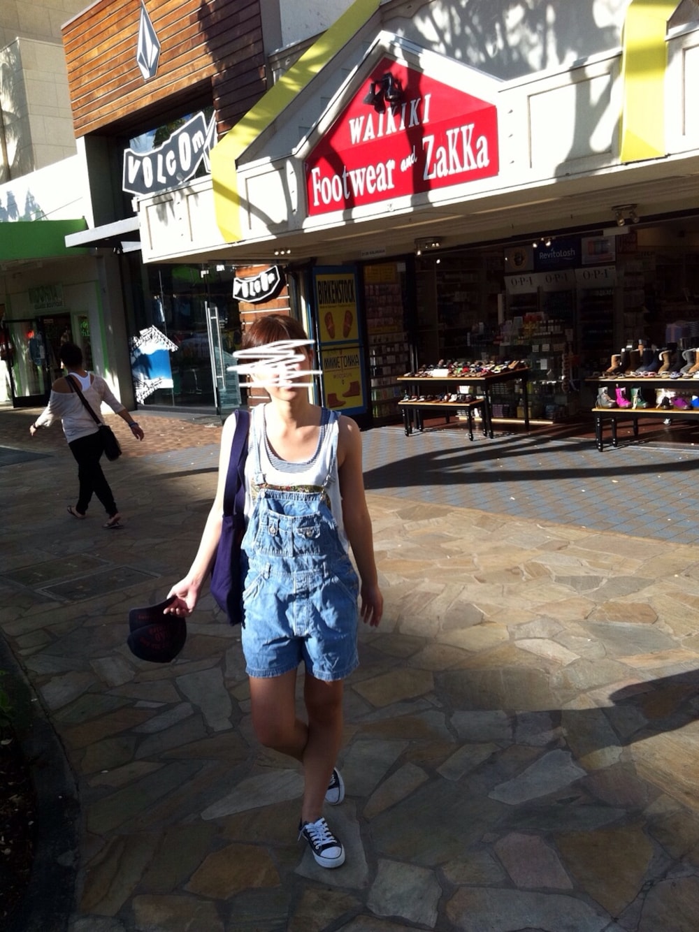 サロペット/オーバーオールを使った「ハワイコーデ」の人気