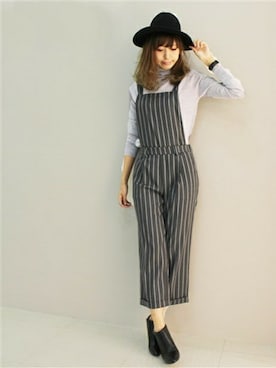 「アイテム（サロペット/オーバーオール、グレー系）」を使った、オッキーさん（レディース・167cm）の秋コーディネート