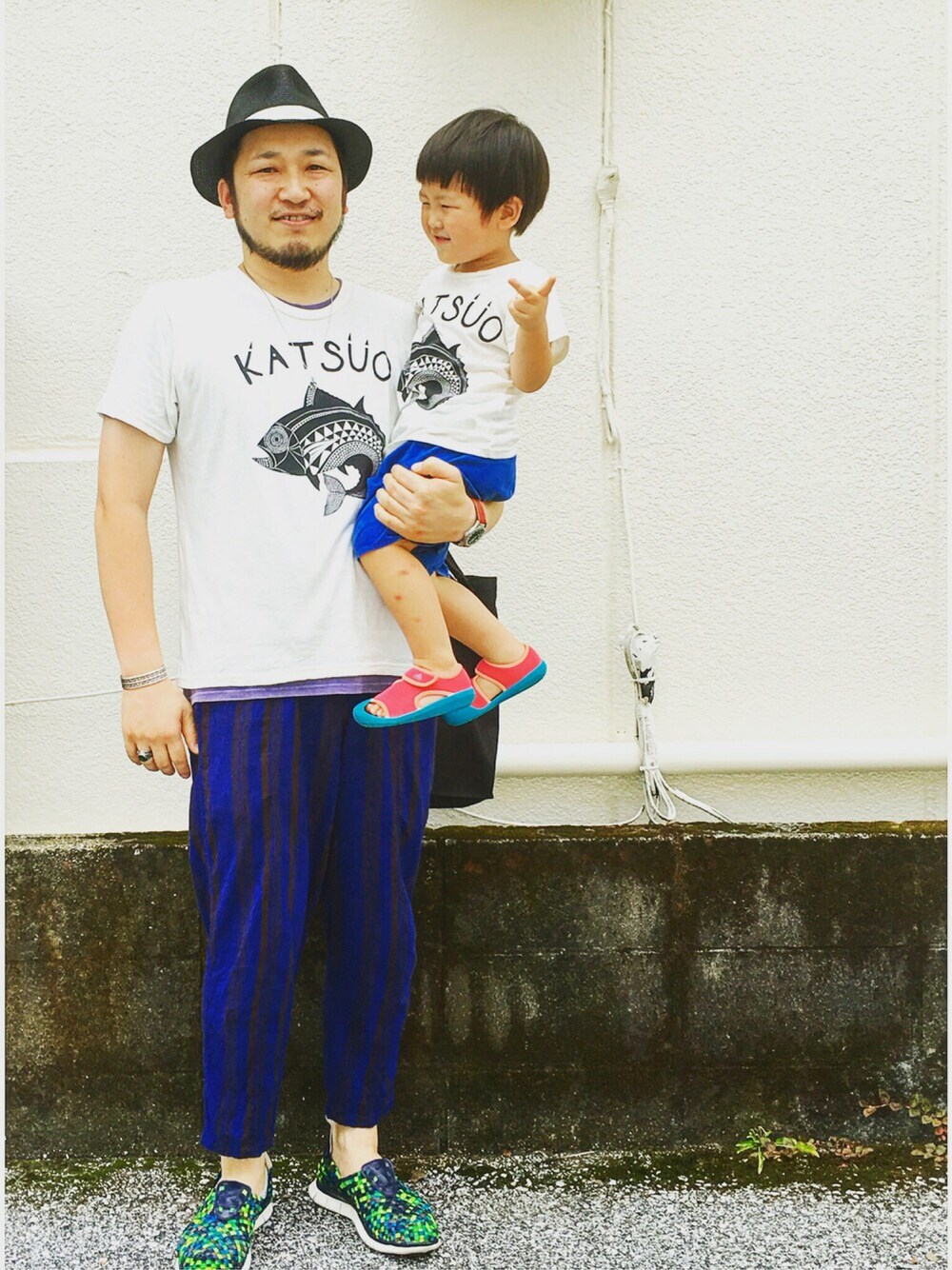 「夏コーデ、スニーカー、親子コーデ、Tシャツ、melple、コラボ、kazama naomi、今日のコーデ、カツオ、KATSUO」｜「melpleのアイテム（Tシャツ/カットソー、ホワイト系）」を使った、yoheiさん（メンズ・175cm）の夏コーディネートの1枚目の写真