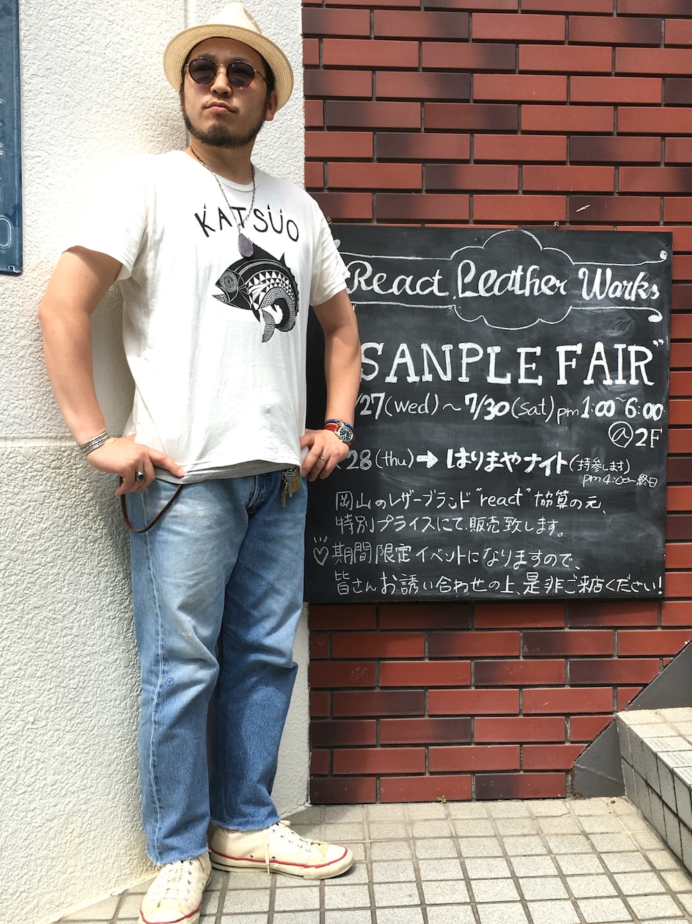 「今日のコーデ、シンプル、オトナカジュアル、ジーンズ、オールスター、ハット、サングラス、カツオ」｜「melpleのアイテム（Tシャツ/カットソー、ホワイト系）」を使った、yoheiさん（メンズ・175cm）の夏コーディネートの1枚目の写真