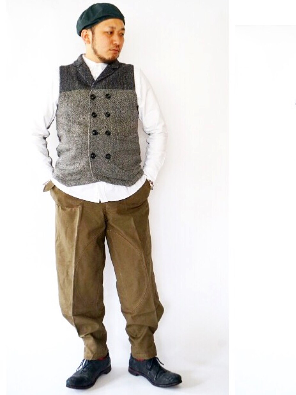 「秋コーデ、オトナカジュアル、フランス、ハリスツイード、ベスト、今日の服、今日のコーデ」｜「YOUSEDのアイテム（ベスト、グレー系）」を使った、yoheiさん（メンズ・175cm）の秋コーディネートの1枚目の写真