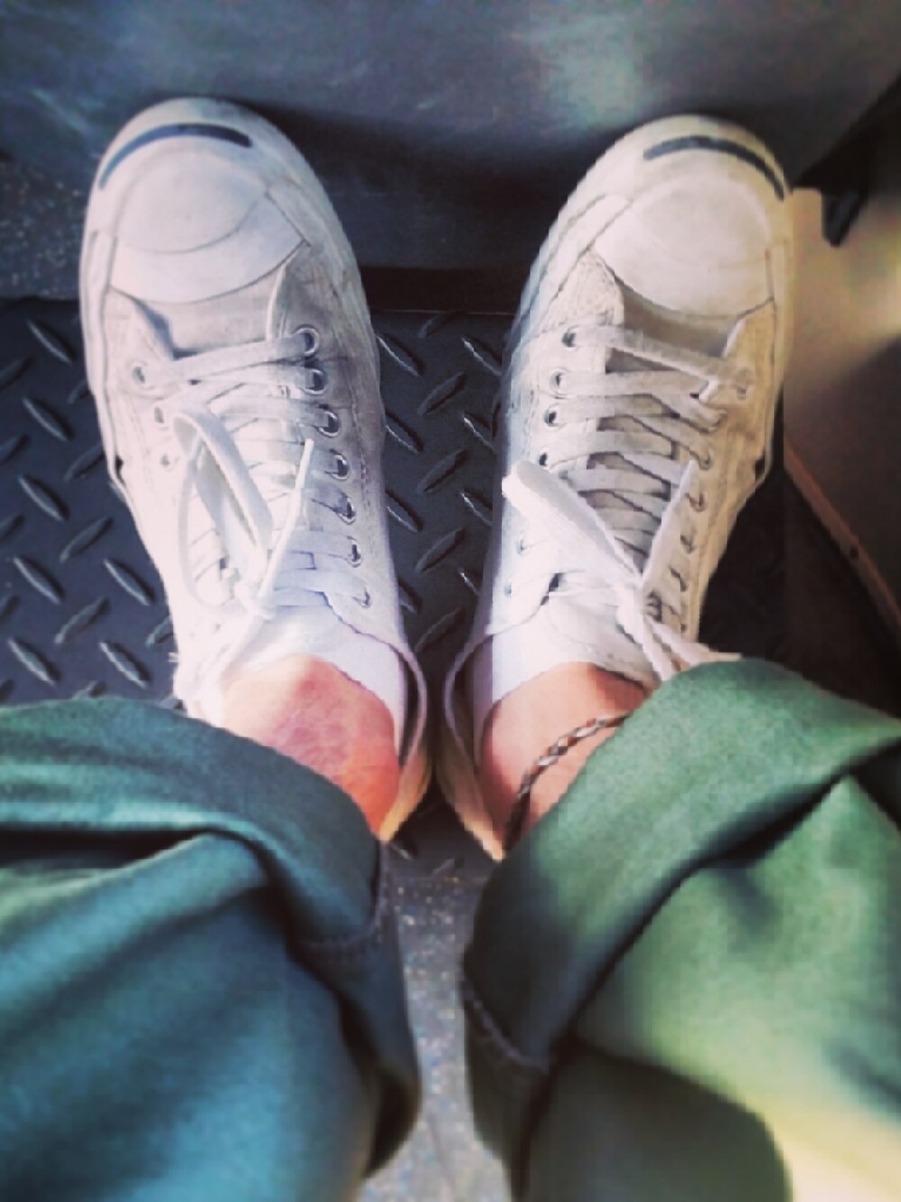 「gung-ho、jack purcell」｜「GUNG HOの퍼티그팬츠
（その他パンツ、グリーン系）」を使った、권세환さん（メンズ・175cm）の夏コーディネートの1枚目の写真