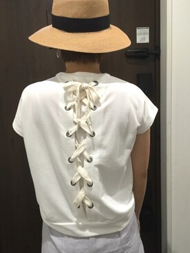 「E hyphen world gallery（イーハイフンワールドギャラリー）のSS バックレｰスアッププルオｰバｰ（Tシャツ/カットソー、ホワイト系）」を使った、haanaさん（レディース）の夏コーディネート