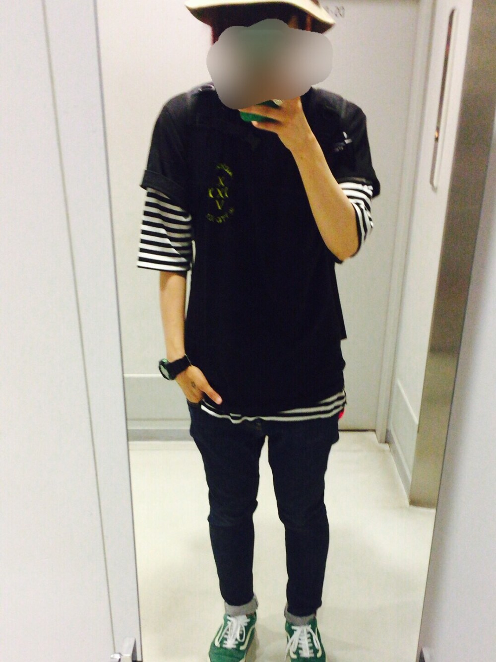 「バケットハット、スケータースタイル、SK8　、spreme、VANS、XLARGE」｜「VISION STREET WEARのアイテム（ハット、ベージュ系）」を使った、ぴよひこさん（レディース・160cm）の夏コーディネートの1枚目の写真