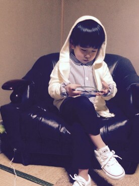 「CONVERSE（コンバース）のアイテム（スニーカー、ホワイト系）」を使った、Misato Matsumotoさん（レディース）の冬コーディネート